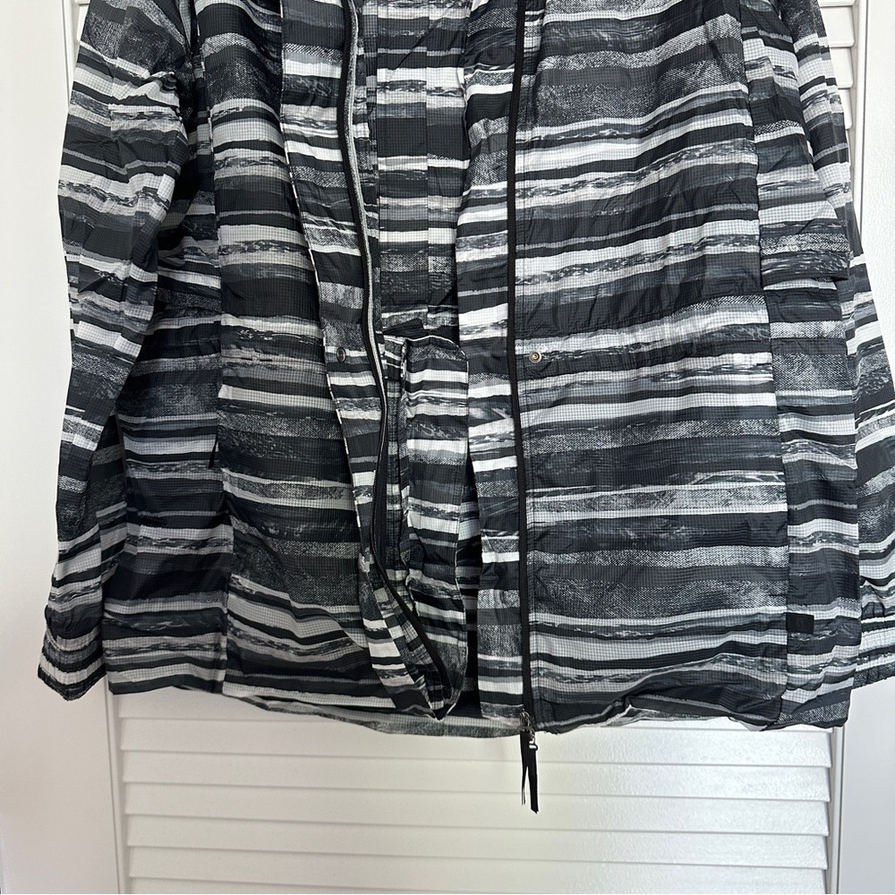 Lululemon Lab Assemblage Shell Convertible Rain J… - image 4